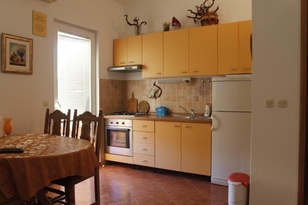 Apartmani Zeljko Metajna Exterior foto
